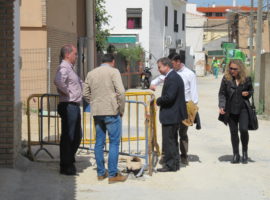 El subdelegado visita Alhendín para conocer la última fase de remodelación de la Vereda de la Acequia, financiada con fondos del PROFEA